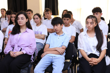 Gəncədə “Hüquqlarınla parla!” layihəsi çərçivəsində məktəblilərlə görüş keçirilib
