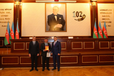 Niyazi Bayramov Aparatın əməkdaşlarını peşə bayramı münasibətilə təbrik edib