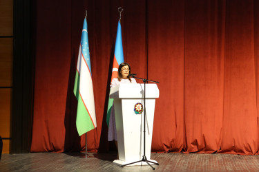 Gəncədə Özbəkistanın Azərbaycandakı Fəxri Konsulluğu tərəfindən “Sevənlərindir dünya” adlı tamaşa təşkil olunub
