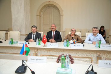 Niyazi Bayramov TÜRKSOY nümayəndə heyəti ilə görüşüb