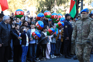 Gəncədə 8 Noyabr – Zəfər Günü münasibətilə hərbi yürüş keçirilib