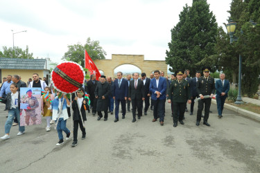 Niyazi Bayramov şəhid Erkin Hüseynovun il mərasimində iştirak edib