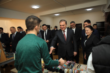 Gəncədə əlilliyi olan şəxslərin əl işlərindən ibarət satış-sərgi təşkil edilib