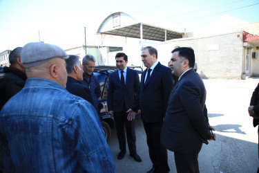 Niyazi Bayramov asudə vaxtında vətəndaşlarla görüşərək onların müraciətlərini dinləyib