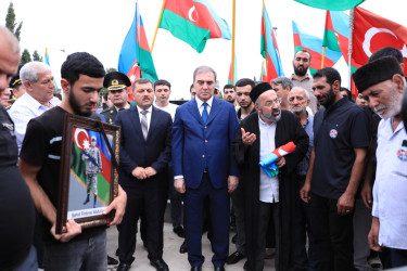 Niyazi Bayramov Laçın rayonunda itkin düşərək həlak olan hərbçinin dəfn mərasimində iştirak edib