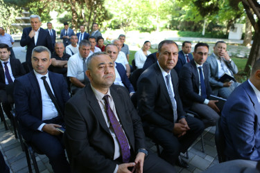 Gəncə Şəhər İcra Hakimiyyətinin başçısı sakinlərlə səyyar görüş keçirib