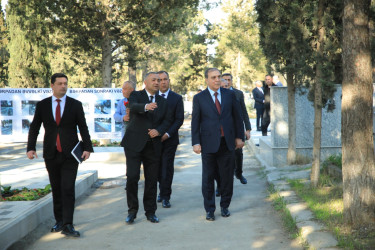 Niyazi Bayramov Şəhidlər xiyabanında aparılan təmir işləri ilə yerində tanış olub