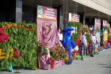 Niyazi Bayramov “Qomel Şəhər Günü” tədbirlərində iştirak edir