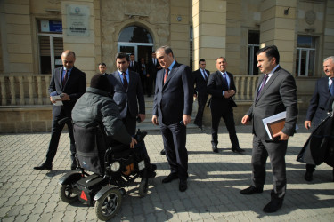 Niyazi Bayramov 30 nömrəli tam orta məktəbdə vətəndaş qəbulu keçirib