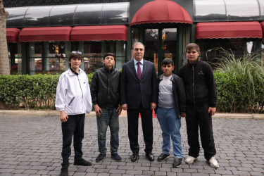 Niyazi Bayramov “ABAD məhəllə” layihəsi çərçivəsində aparılan işlərlə növbəti dəfə yerində tanış olub