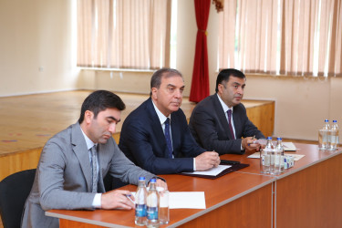 Niyazi Bayramov 14 nömrəli tam orta məktəbdə vətəndaşlarla görüşüb