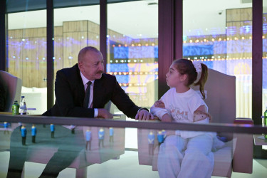 İlham Əliyev və birinci xanım Mehriban Əliyeva Gəncədə keçirilən III MDB Oyunlarının təntənəli açılış mərasimini izləyiblər