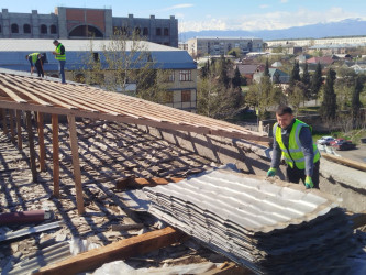 Gəncədə güclü küləyin vurduğu ziyanın aradan qaldırılması istiqamətində aparılan təmir-bərpa işləri davam edir