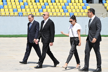 Prezident İlham Əliyev və birinci xanım Mehriban Əliyeva Gəncə şəhər stadionunda tikinti işlərinin gedişi ilə tanış olublar