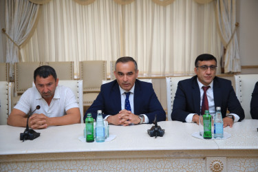 Niyazi Bayramov müxtəlif idman növləri üzrə yüksək nəticələr göstərən idmançılarla görüşüb