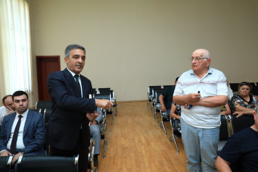 Niyazi Bayramov 31 nömrəli tam orta məktəbdə sakinlərlə görüşüb