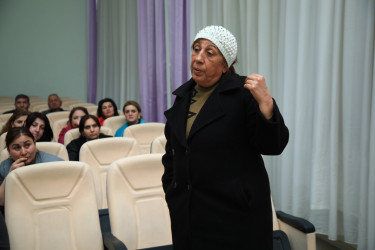 Niyazi Bayramov 18 nömrəli tam orta məktəbdə vətəndaşlarla görüşüb