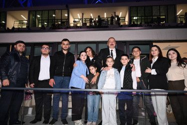 İlham Əliyev və birinci xanım Mehriban Əliyeva Gəncədə keçirilən III MDB Oyunlarının təntənəli açılış mərasimini izləyiblər