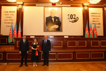 Niyazi Bayramov Aparatın əməkdaşlarını peşə bayramı münasibətilə təbrik edib