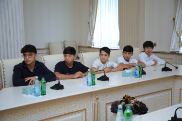 Niyazi Bayramov müxtəlif idman növləri üzrə yüksək nəticələr göstərən idmançılarla görüşüb