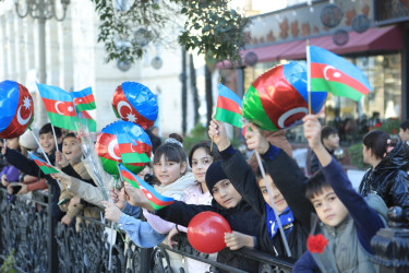 Gəncədə 8 Noyabr – Zəfər Günü münasibətilə hərbi yürüş keçirilib