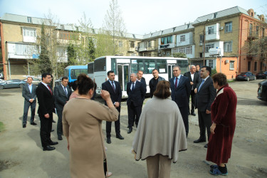 Niyazi Bayramov Gəncədə güclü külək nəticəsində zərər görmüş binalara baxış keçirib və müvafiq tapşırıqlar verib