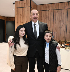 İlham Əliyev və birinci xanım Mehriban Əliyeva Gəncədə keçirilən III MDB Oyunlarının təntənəli açılış mərasimini izləyiblər