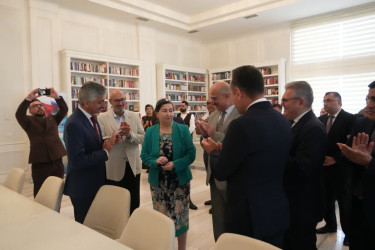 Gəncə şəhər Heydər Əliyev Mərkəzində “Türkiyə ədəbiyyatı” bölməsinin rəsmi açılış mərasimi keçirilib