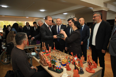 Gəncədə əlilliyi olan şəxslərin əl işlərindən ibarət satış-sərgi təşkil edilib