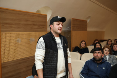 Niyazi Bayramov Məhsəti Gəncəvi Mərkəzində vətəndaşlarla görüşüb