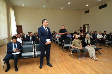 Niyazi Bayramov 31 nömrəli tam orta məktəbdə sakinlərlə görüşüb