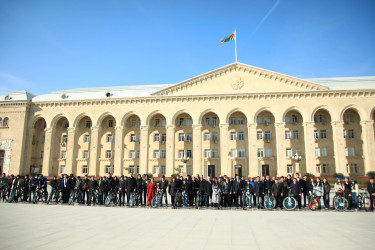 Gəncədə fəaliyyət göstərən iki ali təhsil müəssisəsinə velosipedlər hədiyyə olunub