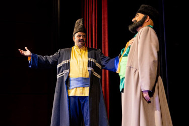 ADA Universitetinin müəllim və tələbələri “O olmasın, bu olsun” operettasını Gəncədə təqdim ediblər