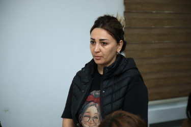 Niyazi Bayramov 26 nömrəli məktəb-lisey kompleksində sakinlərlə görüşüb