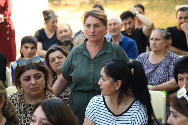 Niyazi Bayramov Hacıkənd qəsəbəsinin sakinləri ilə görüşüb