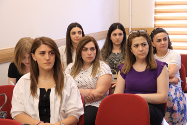 Gəncədə dövlət qulluqçuları üçün təlimlər keçirilib