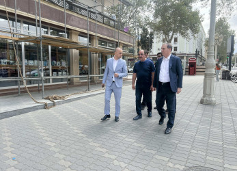 Niyazi Bayramov Gəncədə aparılan təmir-tikinti işlərinin gedişatı ilə yerində maraqlanıb