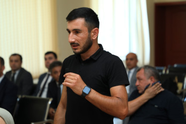 Niyazi Bayramov 31 nömrəli tam orta məktəbdə sakinlərlə görüşüb