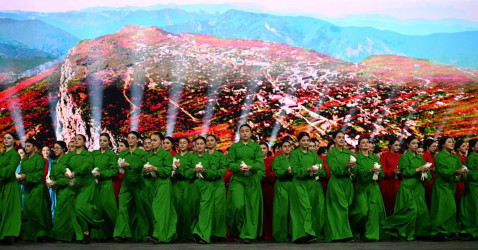 İlham Əliyev və birinci xanım Mehriban Əliyeva Gəncədə keçirilən III MDB Oyunlarının təntənəli açılış mərasimini izləyiblər