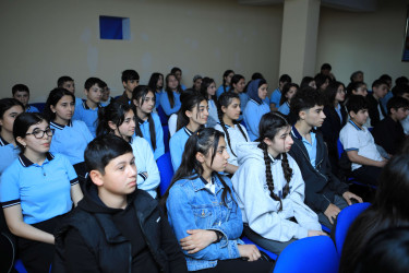 Şagirdlərlə “Rəqəmsal dünyada təhlükəsizlik” mövzusu müzakirə olunub