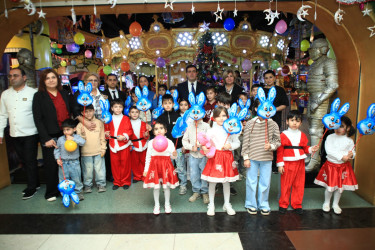 Niyazi Bayramov uşaq evinin sakinlərini bayram münasibətilə təbrik edib