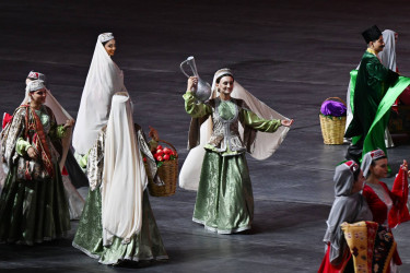 İlham Əliyev və birinci xanım Mehriban Əliyeva Gəncədə keçirilən III MDB Oyunlarının təntənəli açılış mərasimini izləyiblər