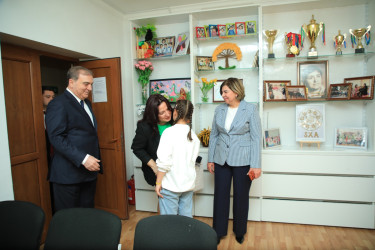 Niyazi Bayramov uşaq evinin sakinini ad günü münasibətilə təbrik edib