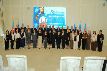Gəncədə “Konstitusiya və Suverenlik İli” çərçivəsində “Gəncənin mədəni irsi gənclərin gözü ilə” tədbiri keçirilib