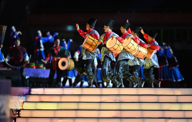 İlham Əliyev və birinci xanım Mehriban Əliyeva Gəncədə keçirilən III MDB Oyunlarının təntənəli açılış mərasimini izləyiblər