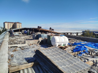 Gəncədə güclü küləyin vurduğu ziyanın aradan qaldırılması istiqamətində aparılan təmir-bərpa işləri davam edir