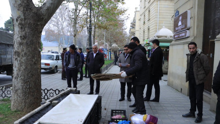 Gəncədə qanunsuz küçə ticarətinə qarşı aparılan reydlər bu gün də davam edib