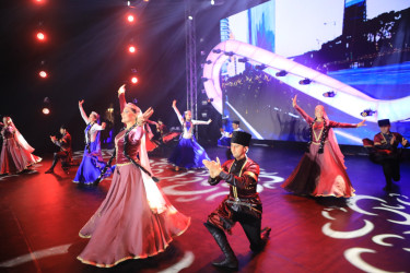 Gəncədə 8 Noyabr – Zəfər Gününə həsr olunmuş möhtəşəm konsert proqramı keçirilib