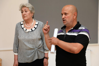 Niyazi Bayramov sakinlərin müraciətlərini dinləyib