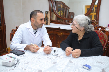 Gəncədə “Ahıllar üçün günərzi qayğı mərkəzi”ndə 30-a yaxın şəxs tibbi müayinədən keçirilib
